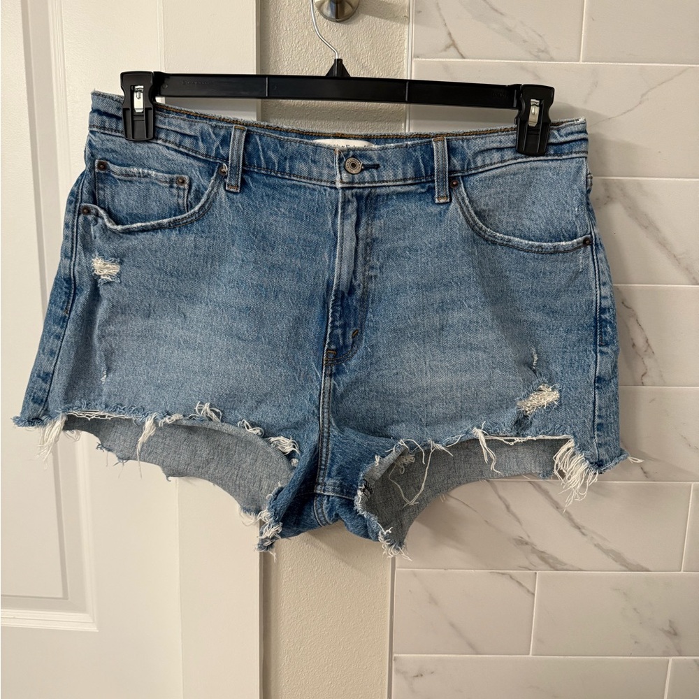 Medium Wash Denim Women’s Shorts Size 33/16